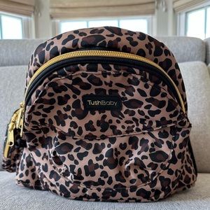 TushBaby Hip Baby/Toddler Carrier (Leopard; Like New Condition)